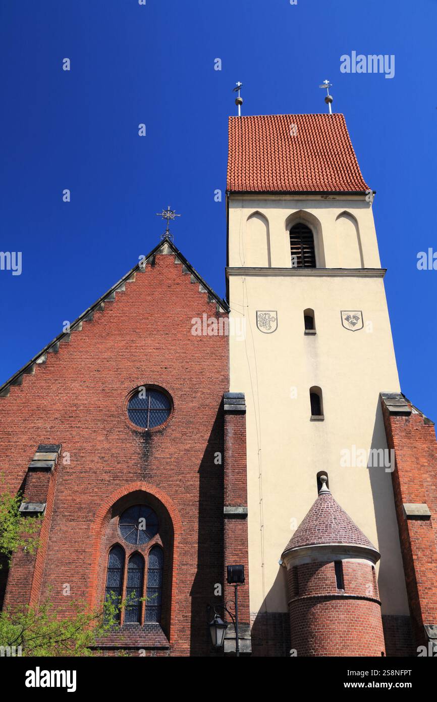 Kedzierzyn-Kozle, città in Polonia. Città vecchia di San Sigismondo e Chiesa di San Edvige. Chiesa cattolica romana in Polonia. Foto Stock