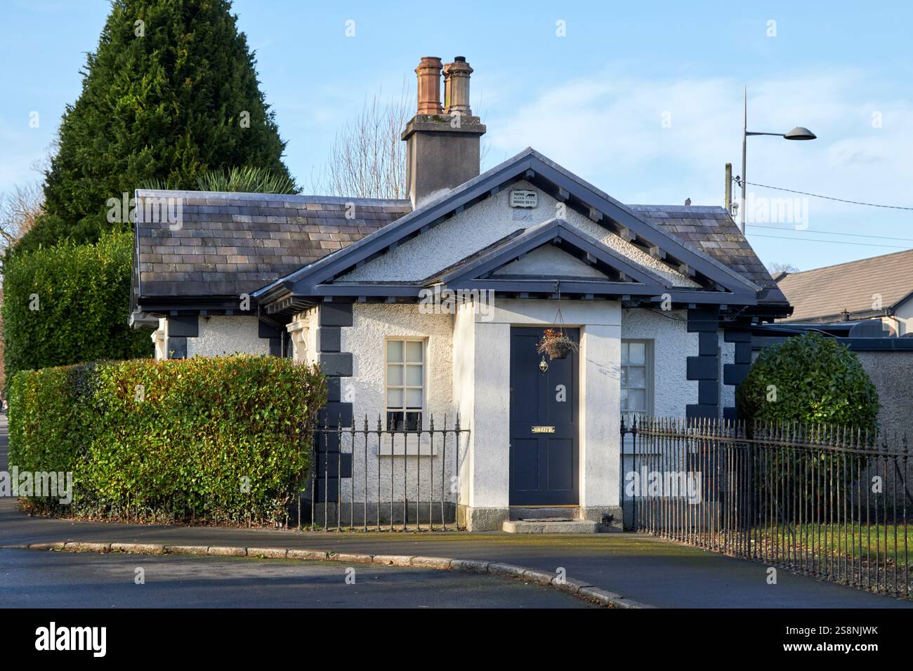 cabra gate lodge nel parco phoenix tra la strada nord e blackhorse avenue dublino repubblica d'irlanda Foto Stock