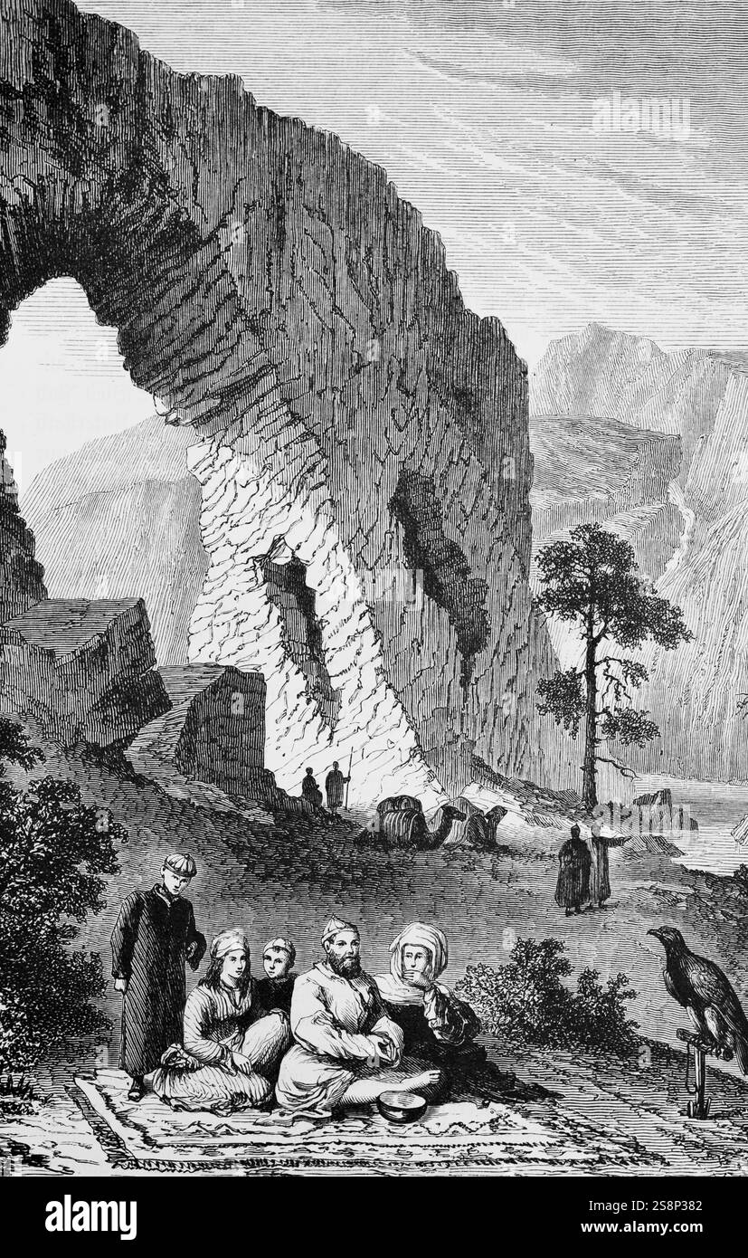 Chalcha Mongols at Rest, famiglia seduta su tappeti all'aperto, gente locale Chalcha, riposo, cibo, paesaggio di montagna, cammello, domare falco su un persico, trav Foto Stock