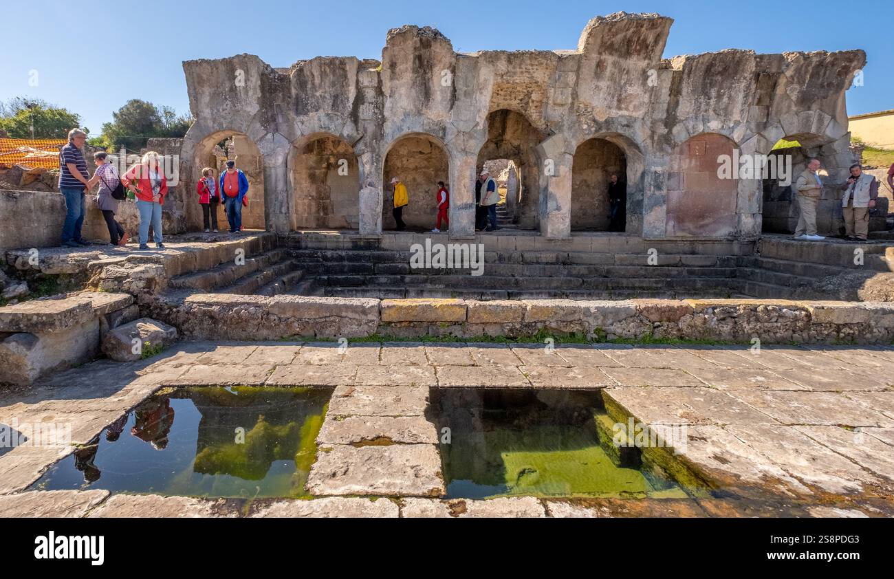 Terme Romane Fordongianus, terme romane e terme, turisti in edifici storici, Fordongianus, Europa, Provincia di Oristano, Italia Foto Stock