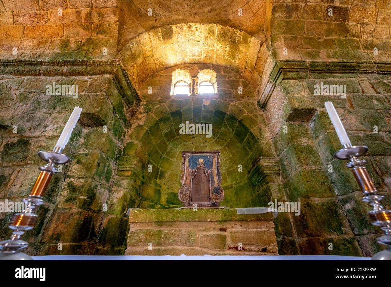 Altar der Chiesa di San Giovanni di Sinis, Kirche und kulturelles Denkmal, Cabras, Europa, Provinz Oristano, Italien Foto Stock