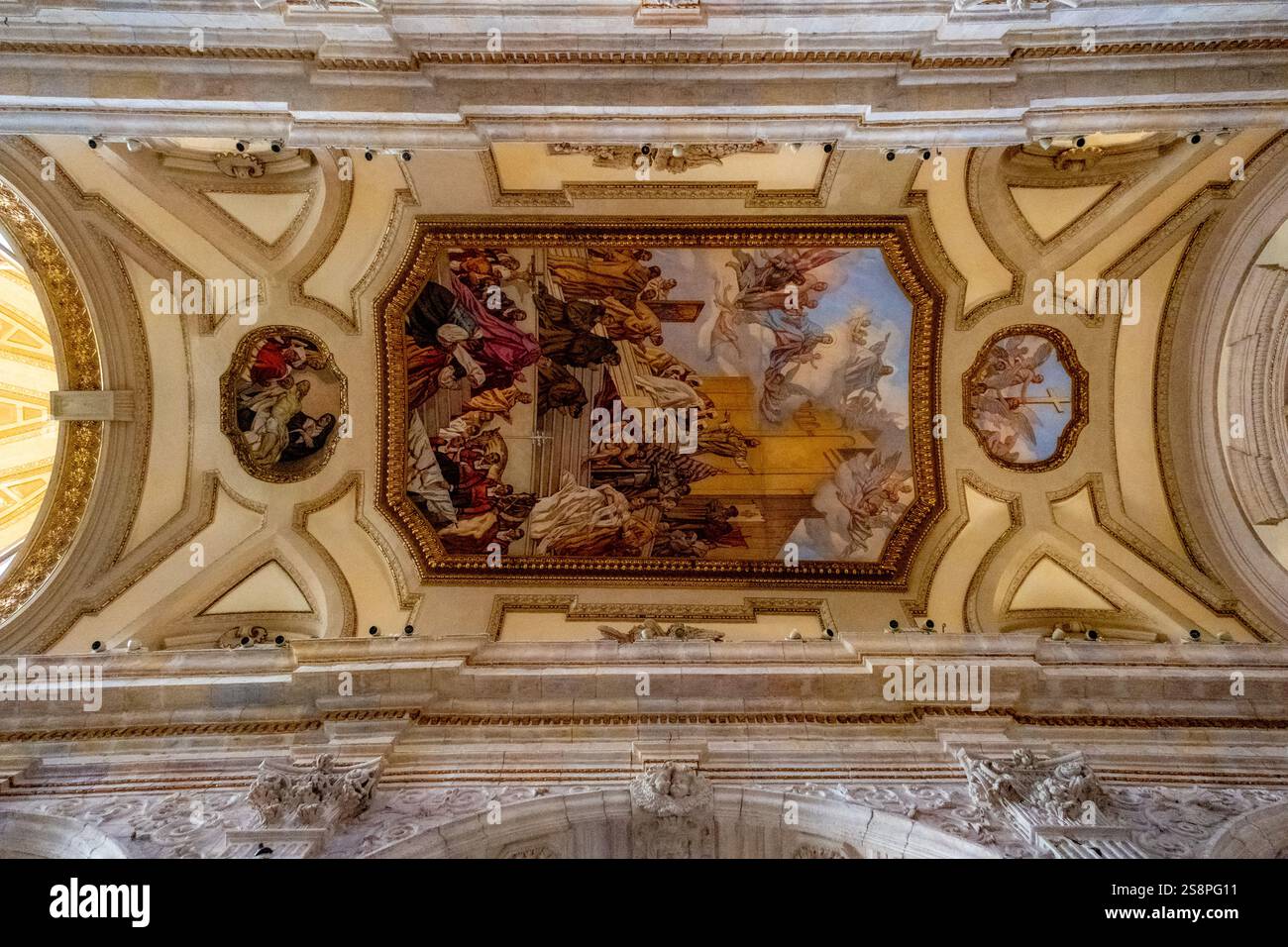 Dom von Cagliari Innenansicht, Kathedrale Santa Maria Assunta e di Santa Cecilia, Deckenfresko, Cagliari, Europa, Metropolitanstadt Cagliari, italiano Foto Stock