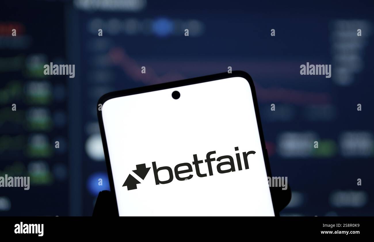 il logo betfair viene visualizzato sullo smartphone. Betfair è una società britannica di gioco d'azzardo Foto Stock