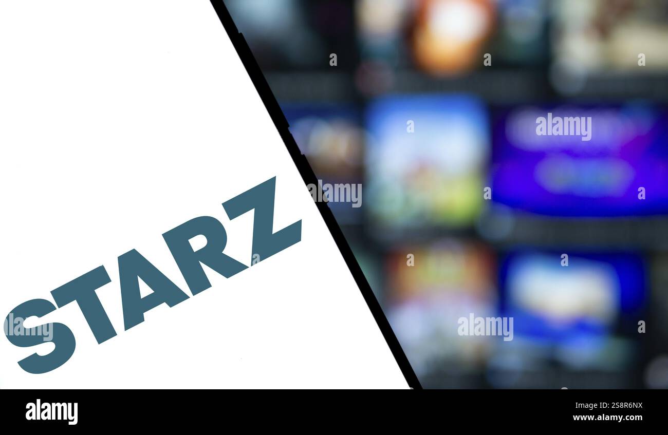 Il logo Starz viene visualizzato sullo smartphone. STARZ è una piattaforma di rete televisiva a pagamento americana Foto Stock
