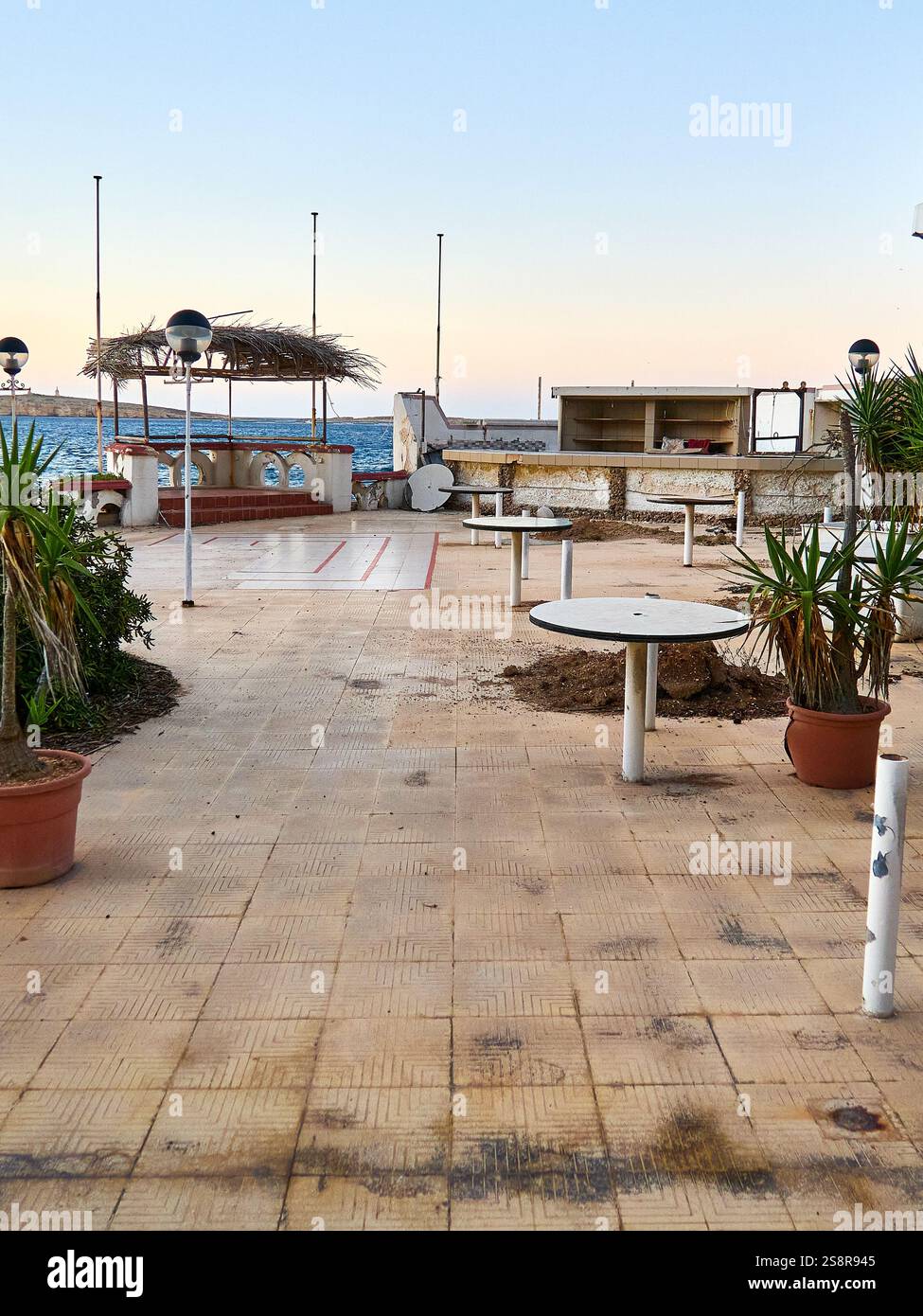 pub abbandonato dopo la stagione estiva Foto Stock