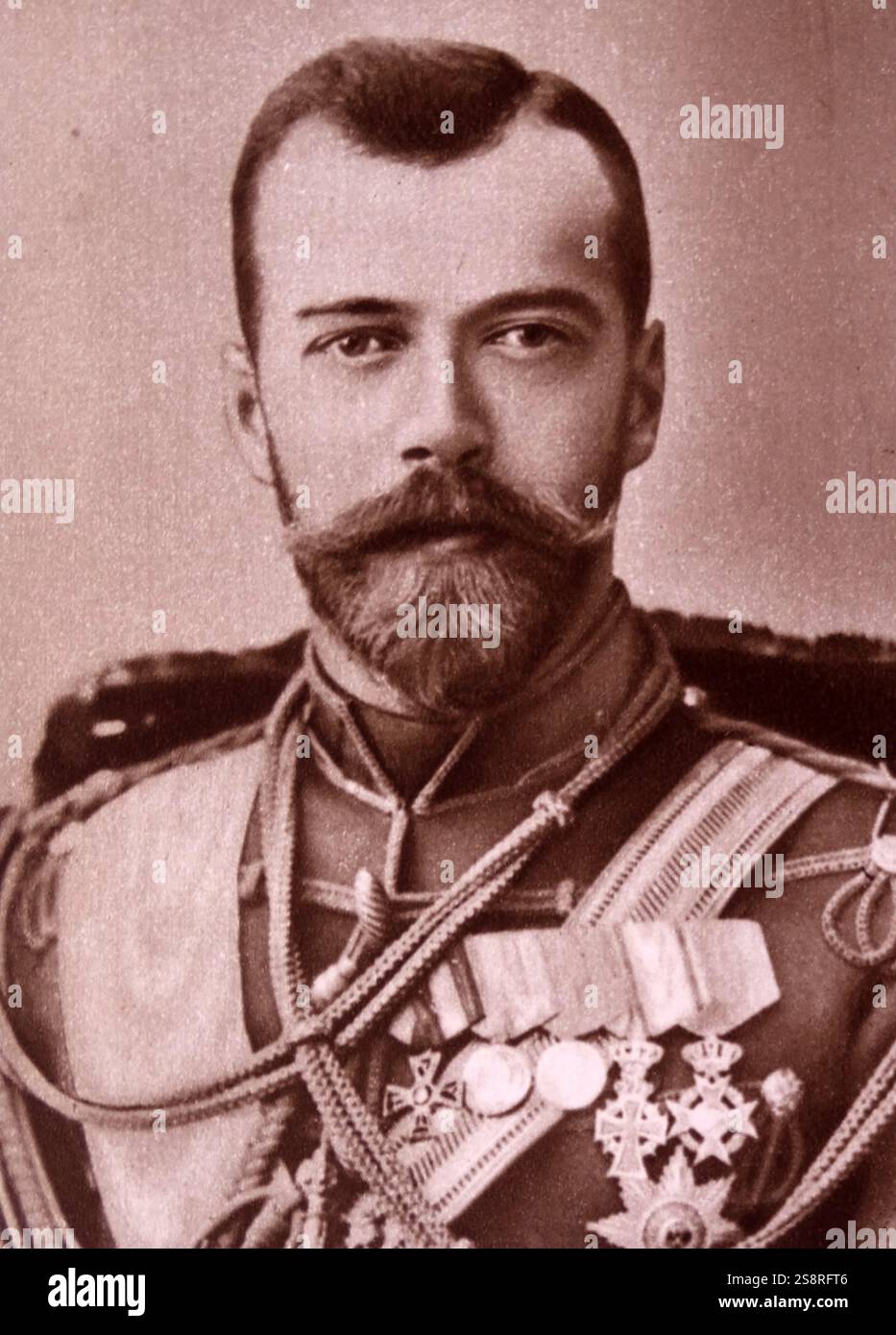 Ritratto fotografico di Tsar Nicholas II o Nikolai II (1868 - 1918) era l'ultimo imperatore di Russia, praticati a partire dal 1 Novembre 1894 fino alla sua abdicazione forzata il 15 marzo 1917. In data xx secolo Foto Stock