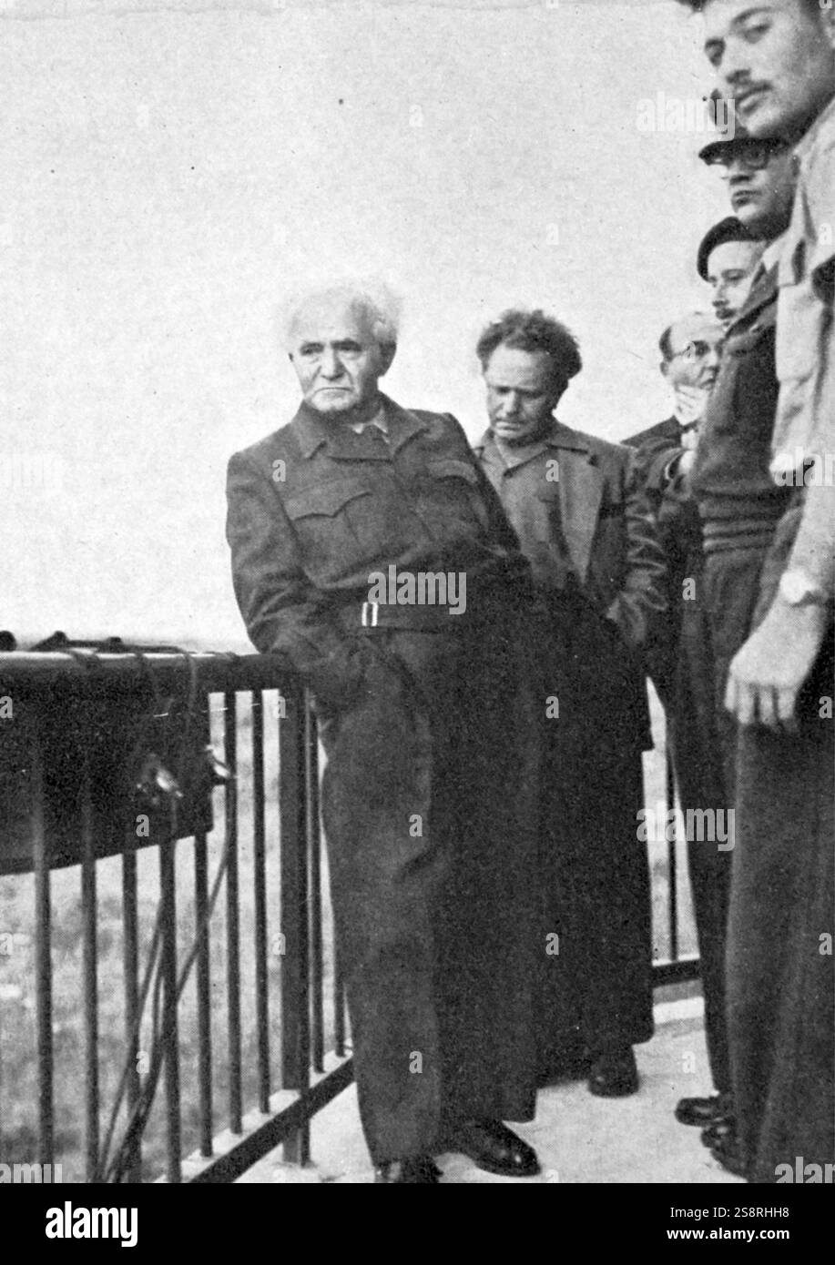 Il Primo Ministro israeliano, David Ben Gurion con alti gradi militari e i responsabili di governo. 1956. Israele Galilea e Levi Eshkol sono in questo gruppo Foto Stock