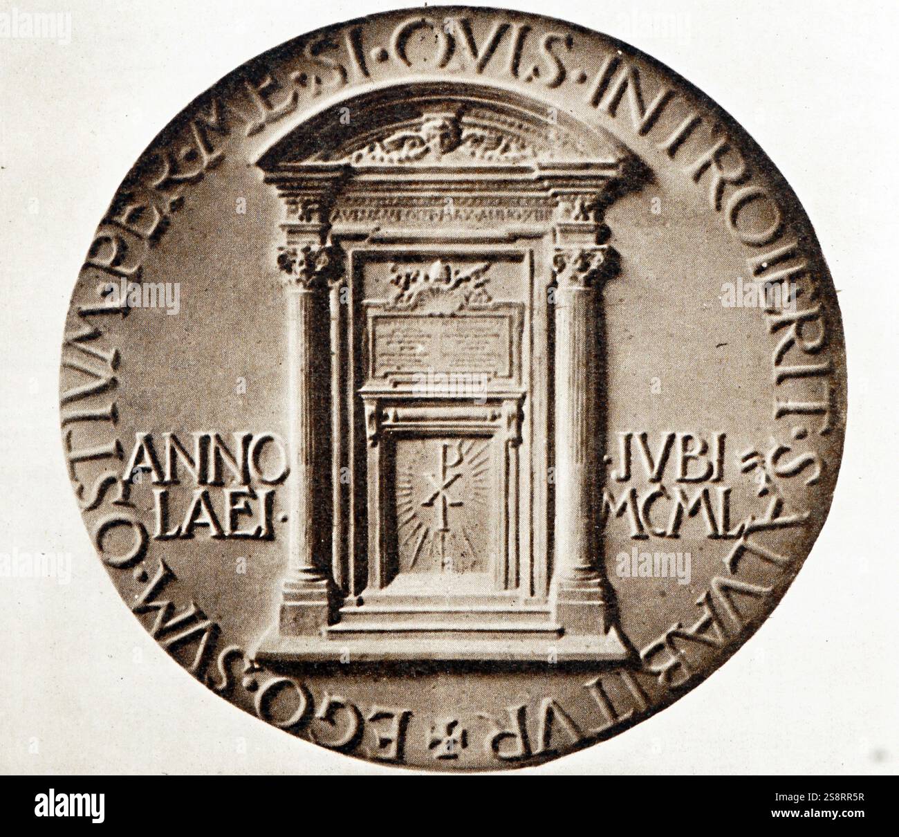 Medaglia giubilare, con la testa del Pontefice da un lato e la porta Santa di San Pietro dall'altro, a tutti i pellegrini dell'anno Santo. Dal The Illustrated London News Foto Stock