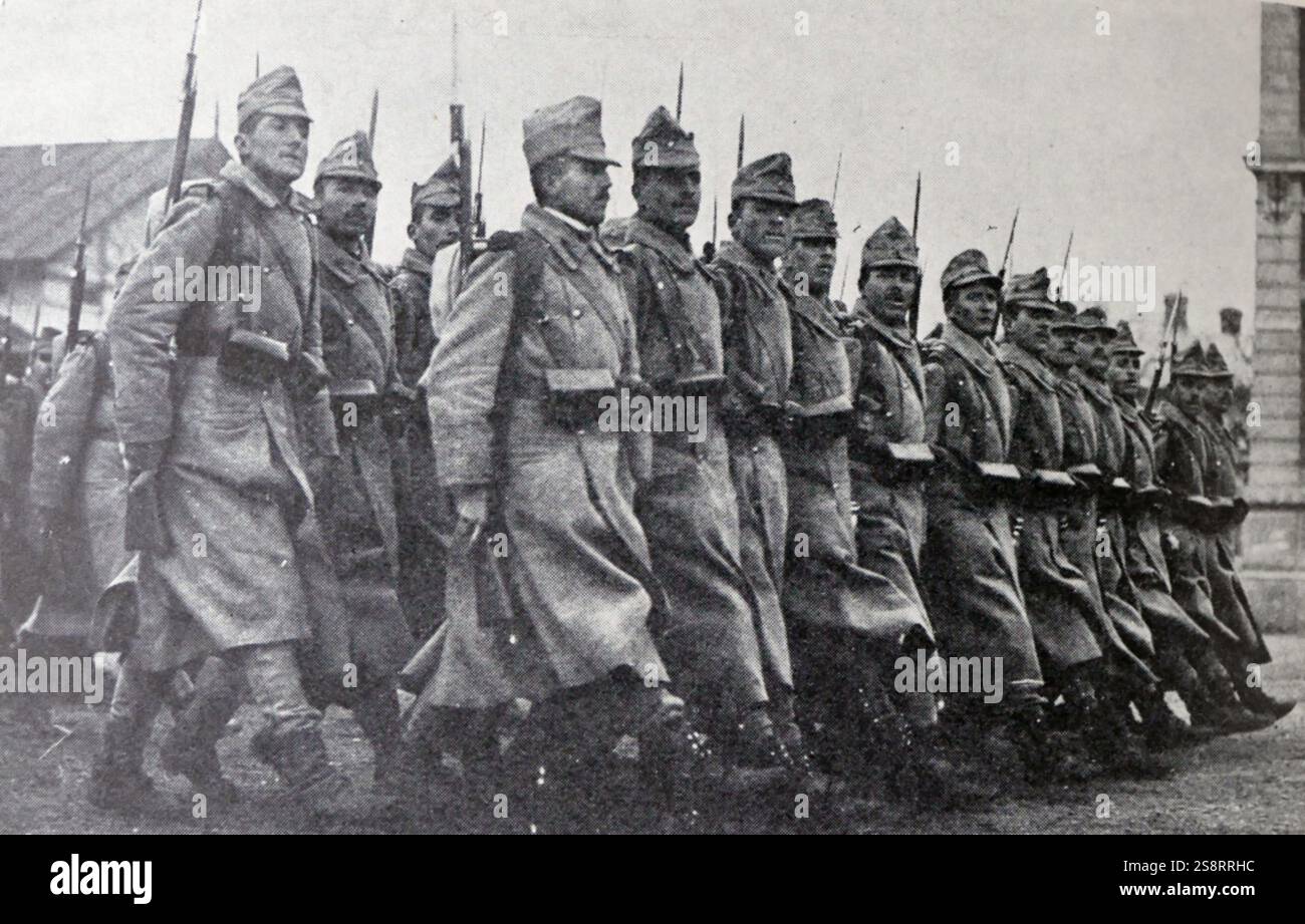 Fanteria romaniana durante la grande Guerra. La prima guerra mondiale ebbe inizio il 28 luglio 1914 e terminò l'11 novembre 1918 Foto Stock