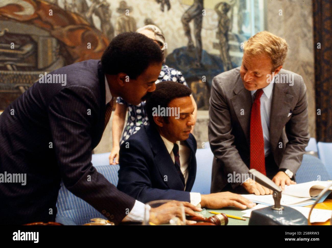 Andrew Jackson Young Jr. (New York, 12 marzo 1932) è un politico, diplomatico e attivista statunitense. Iniziando la sua carriera come pastore, Young fu uno dei primi leader del movimento per i diritti civili, servendo come direttore esecutivo della Southern Christian Leadership Conference (SCLC) e uno stretto confidente di Martin Luther King Jr. Young in seguito divenne attivo in politica, prestando servizio come membro del Congresso degli Stati Uniti dalla Georgia, ambasciatore degli Stati Uniti alle Nazioni Unite nell'amministrazione Carter Foto Stock