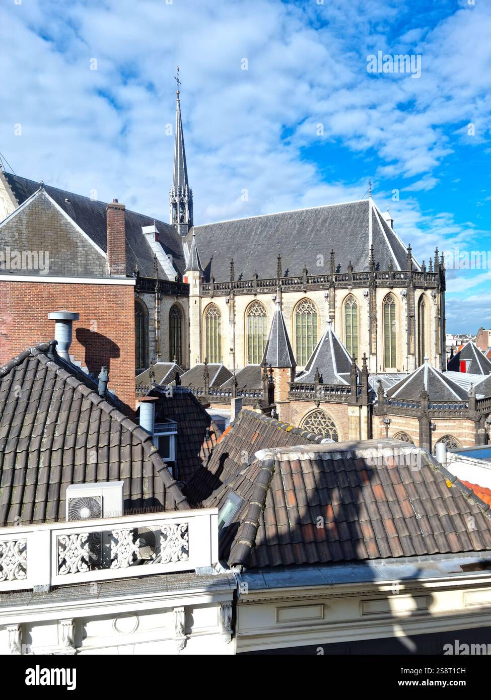 Vista aerea di Amsterdam e della Nieuwe Kerk (Chiesa nuova) in piazza Dam Foto Stock