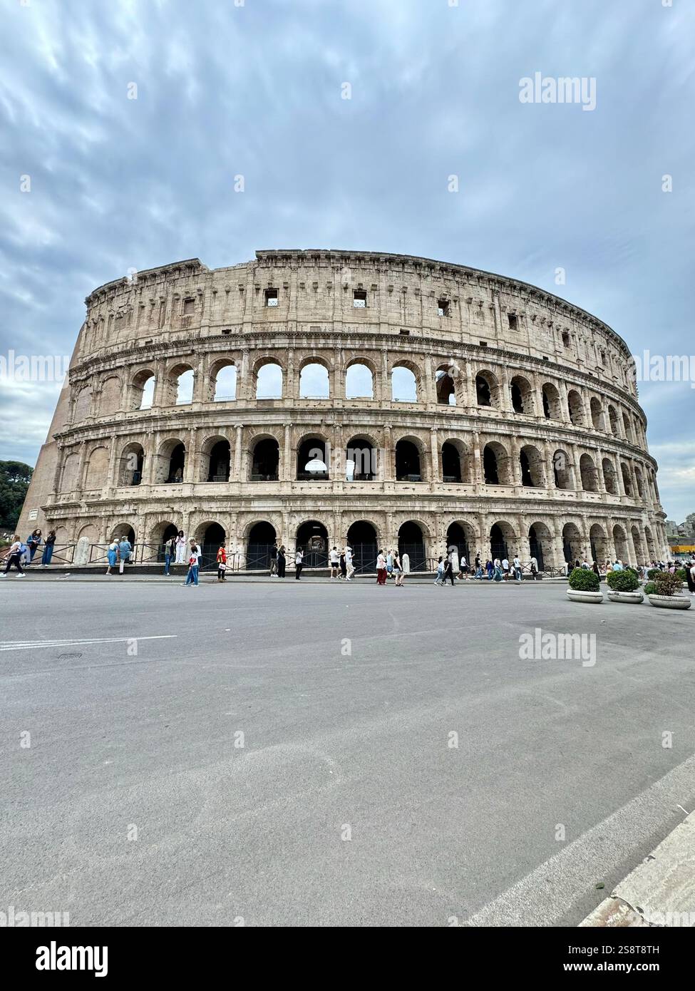 Il maestoso Colosseo di Roma in autunno Foto Stock