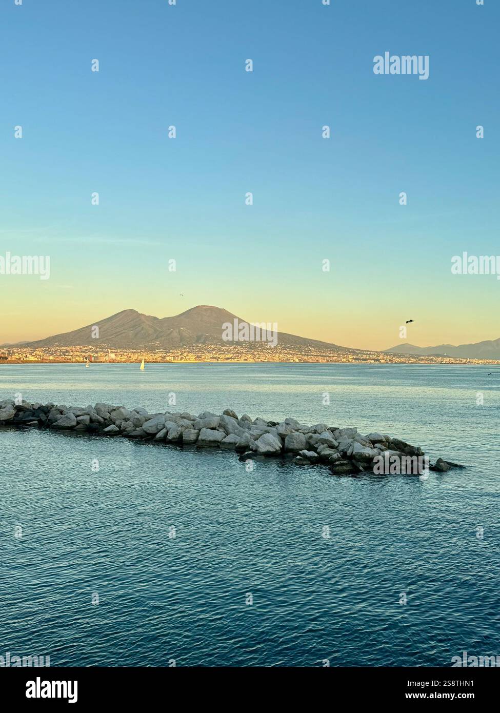 Vesubio dalla costa di Napoli - Immagine stock catturata con smartphone