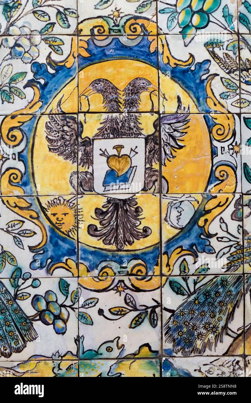 Lisbona, Portogallo. Piastrelle di ceramica tradizionale portoghese Azulejo. Foto Stock