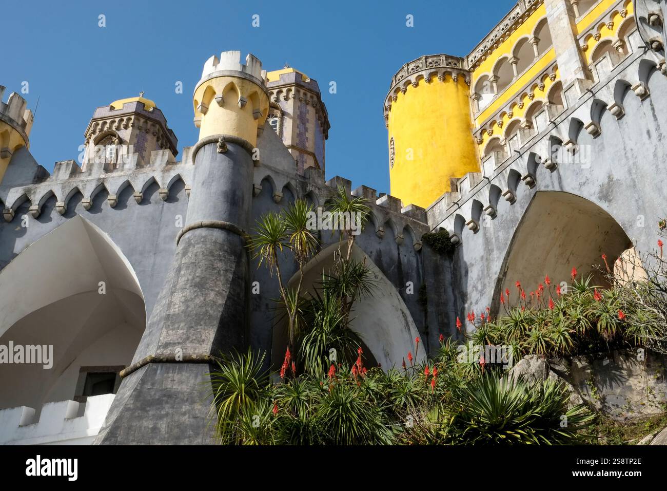 Sintra, Portogallo. Palácio da pena. Il castello e il monastero furono costruiti alla fine degli anni '1400 e il palazzo fu completato nel 1854. Dichiarato sito UNESCO. Foto Stock