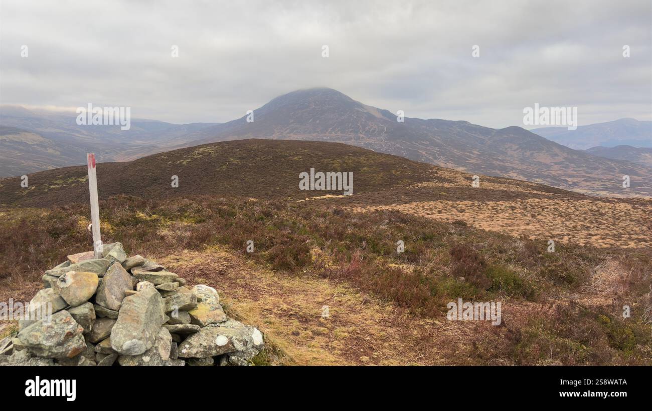 Monte Schihallian. Una collina di Monro vicino a Glengoulandie. Vista panoramica dalla collina di Dun Coillich Perthshire, Scozia - Immagine stock catturata con smartphone