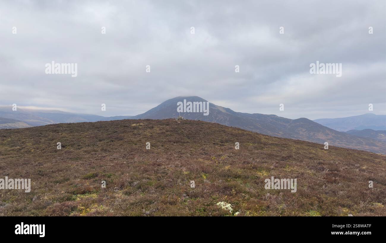 Monte Schihallian. Una collina di Monro vicino a Glengoulandie. Vista panoramica dalla collina di Dun Coillich Perthshire, Scozia - Immagine stock catturata con smartphone