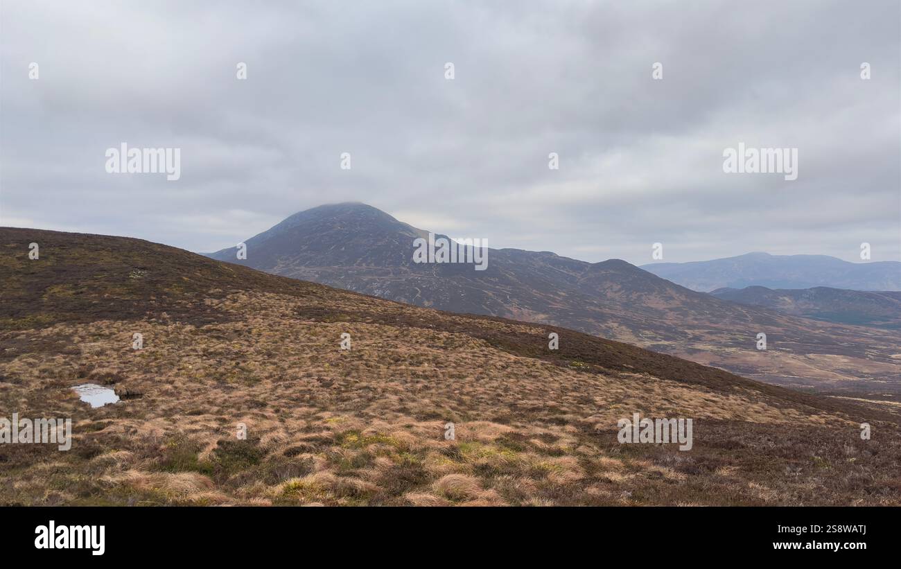 Monte Schihallian. Una collina di Monro vicino a Glengoulandie. Vista panoramica dalla collina di Dun Coillich Perthshire, Scozia - Immagine stock catturata con smartphone