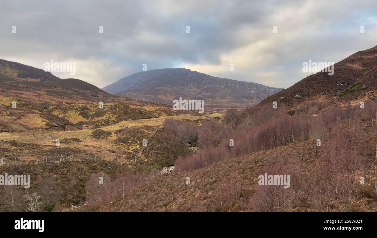 Monte Schihallian. Una collina di Monro vicino a Glengoulandie. Vista panoramica dalla collina di Dun Coillich Perthshire, Scozia - Immagine stock catturata con smartphone