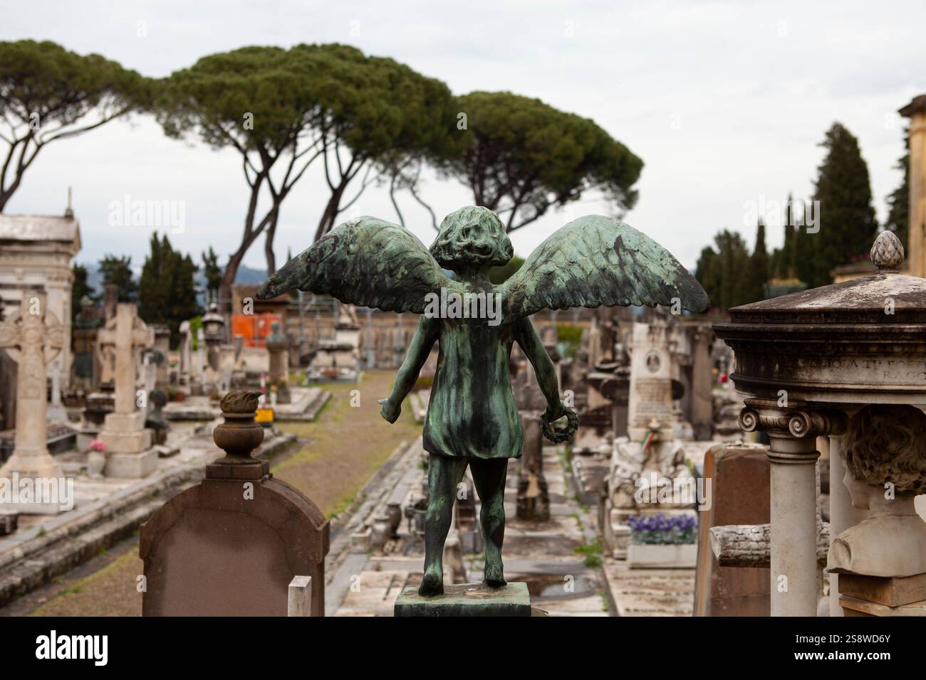 FIRENZE, ITALIA-MARZO 27 2024: Il Cimitero delle porte Sante è un cimitero monumentale di Firenze situato all'interno del castello fortificato Foto Stock