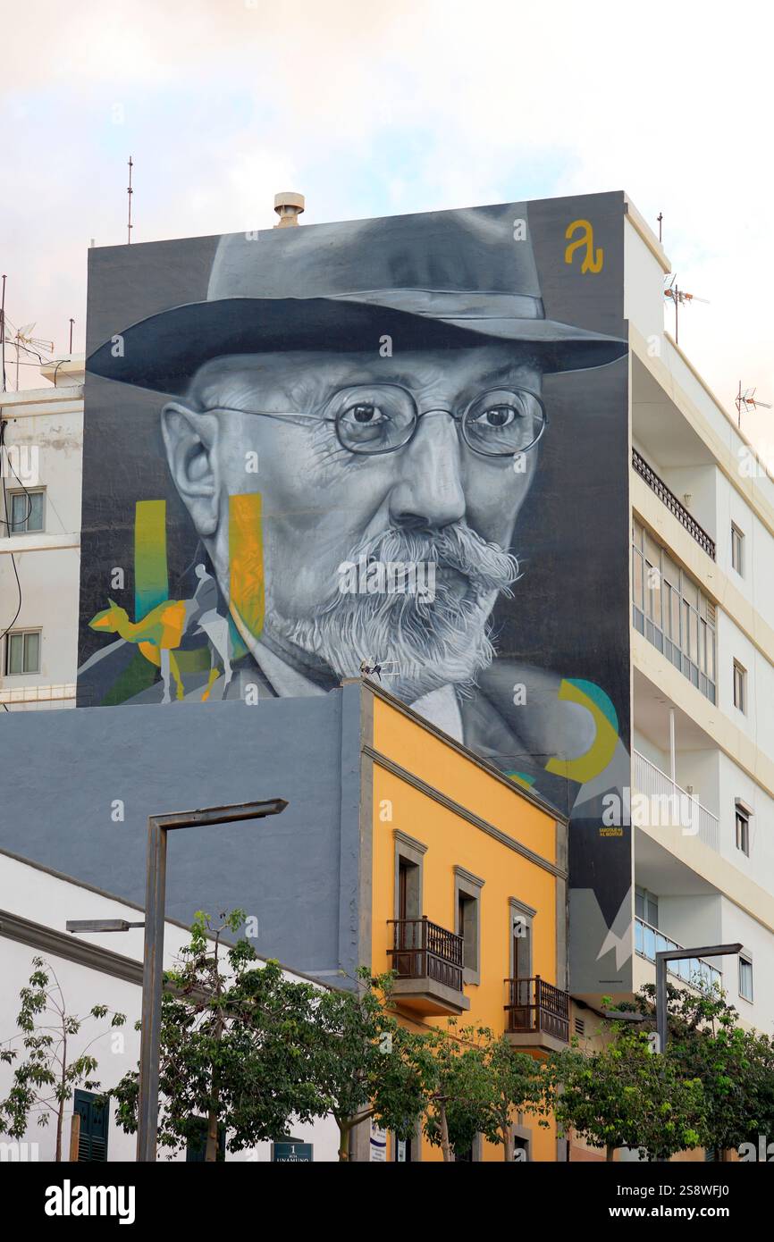 Incredibile dipinto murale realistico - Miguel de Unamuno y Jugo - di Matias Mata ('Sabotaje al montage'). Puerto del Rosario, Fuerteventura. Preso il 24 dicembre Foto Stock
