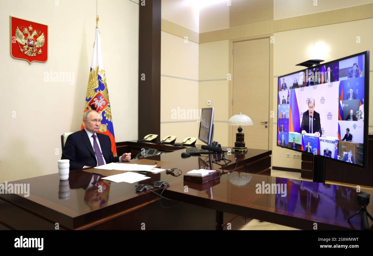 Distretto di Odintsovsky, Russia. 23 gennaio 2025. Il presidente russo Vladimir Putin presiede una videoconferenza con i membri del governo della residenza statale Novo-Ogaryovo, 23 gennaio 2025 nel distretto di Odintsovsky, Oblast di Mosca, Russia. Crediti: Gavriil Grigorov/piscina del Cremlino/Alamy Live News Foto Stock