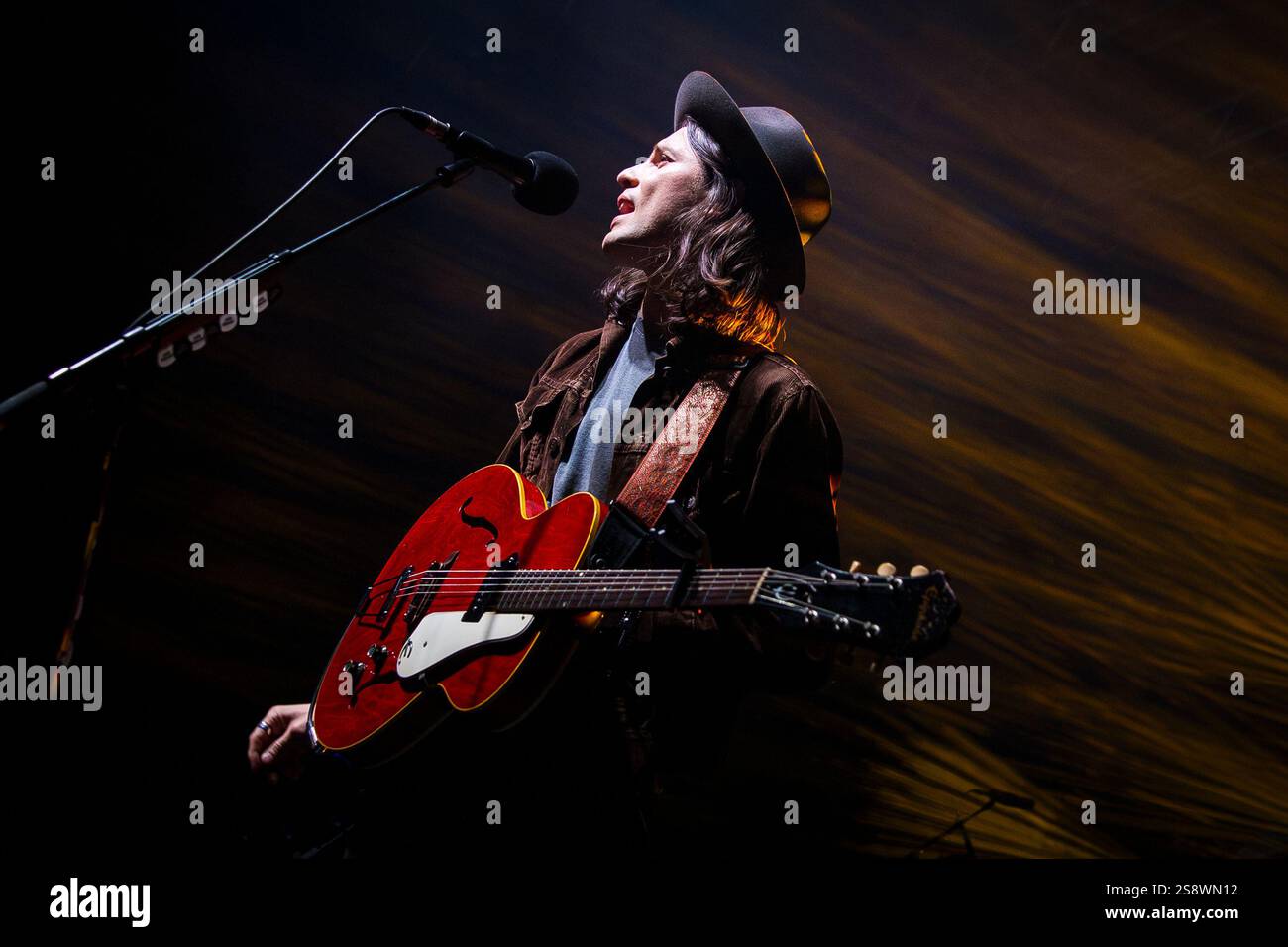 James Bay si esibisce dal vivo a Oslo il 23 gennaio 2025 Foto Stock