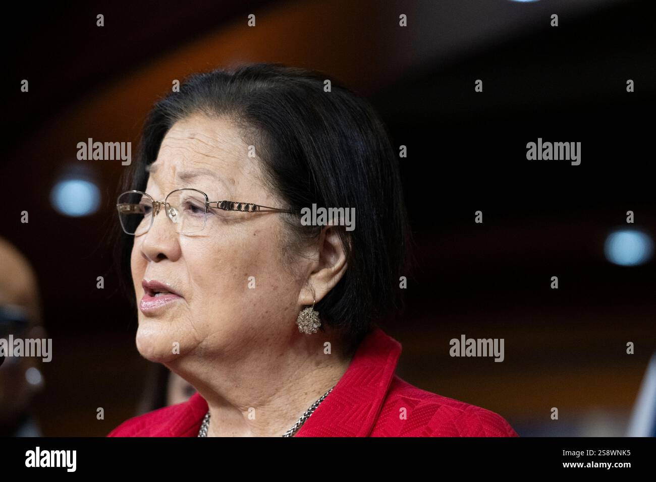 Washington, Stati Uniti d'America. 22 gennaio 2025. Il senatore degli Stati Uniti Mazie Hirono (Democratico delle Hawaii) fa una dichiarazione durante una conferenza stampa del Congresso Progressive Caucus che chiede l'abrogazione della legge sui nemici alieni nel Campidoglio degli Stati Uniti a Washington, DC mercoledì 22 gennaio 2025Credit: Mattie Neretin/CNP/Sipa USA Credit: SIPA USA/Alamy Live News Foto Stock