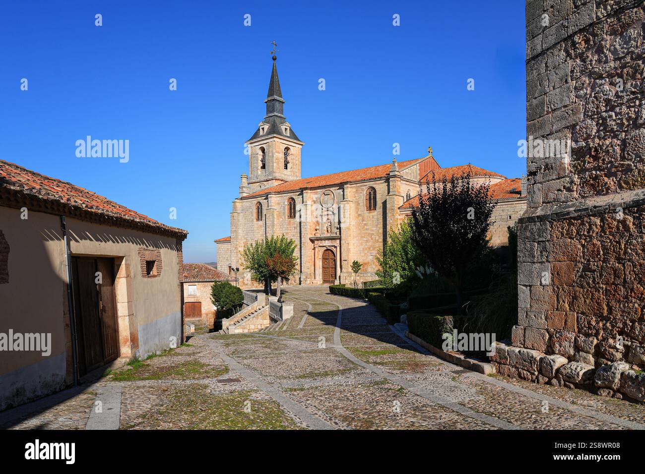 Chiesa Collegiata di San Pietro Apostolo a Lerma, un villaggio nella provincia di Burgos in Castiglia e León, Spagna Foto Stock