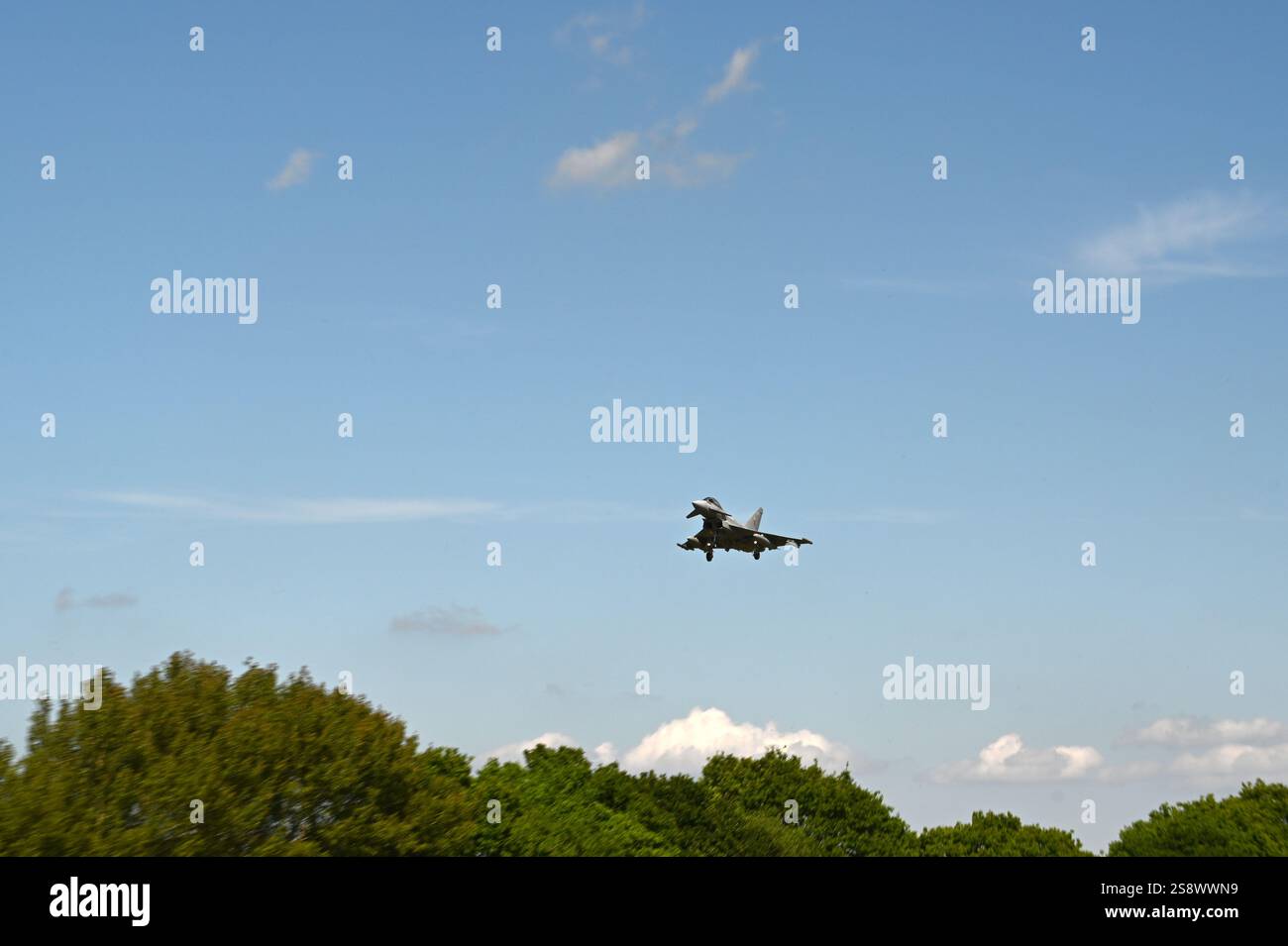 Caccia NATO, Eurofighter Typhoon atterra a RAF Coningsby Lincolnshire Foto Stock