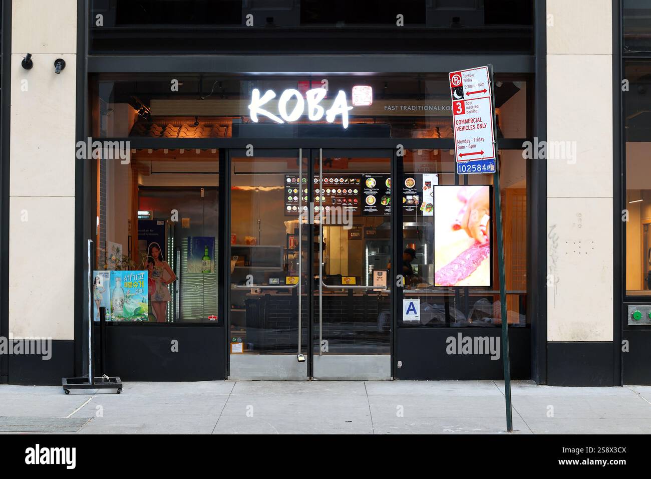 Koba Korean BBQ, 460 Park Ave South, New York, New York, New York, NYC, foto di un ristorante veloce e informale che serve cucina tradizionale coreana nel Midtown Foto Stock