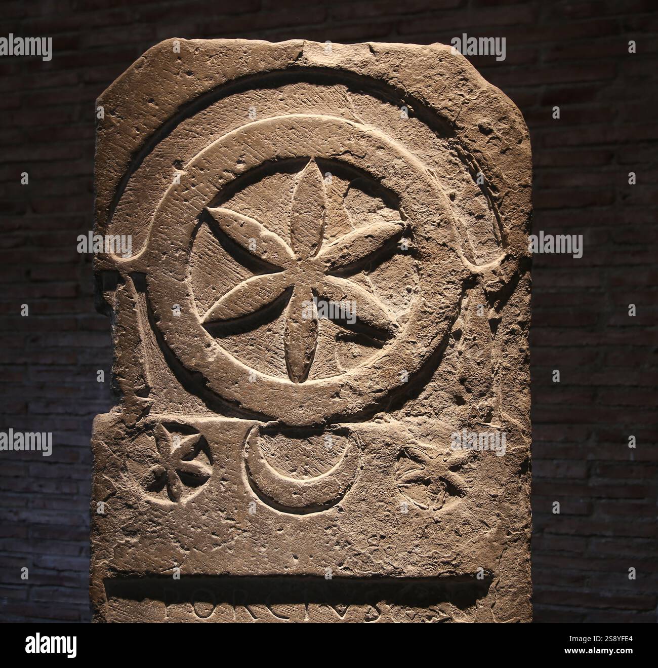 Stele funerarie di Porcio felice, 70 anni, città cara. Periodo romano. ii secolo. Museo Navarra. Pamplona. Spagna. Foto Stock