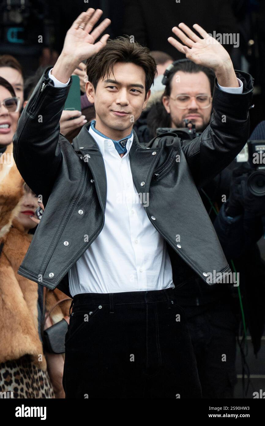 L'attore cinese li Xian alla settimana della moda di Milano per la sfilata maschile autunno inverno di Prada, 19 gennaio 2025 Foto Stock