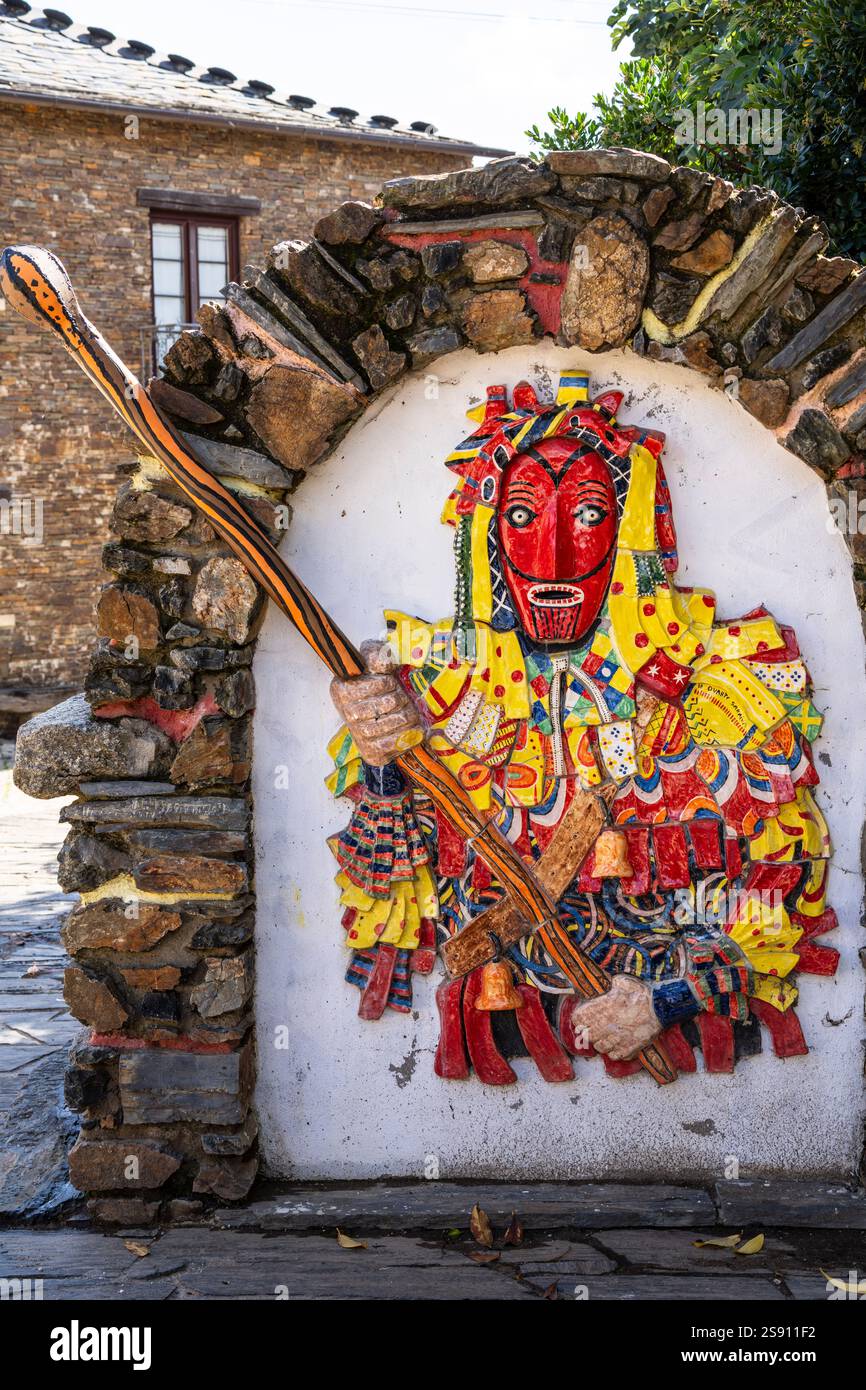 Ricreazione di maschere e costumi tipici, villaggio di Varge, Trás-os-Montes e alto Douro, Portogallo. Foto Stock