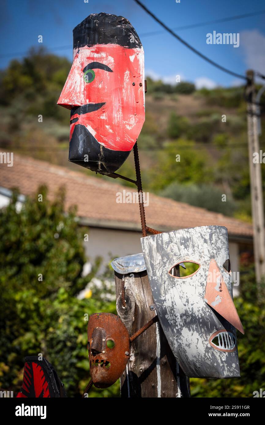 Ricreazione di maschere e costumi tipici, villaggio di Varge, Trás-os-Montes e alto Douro, Portogallo. Foto Stock