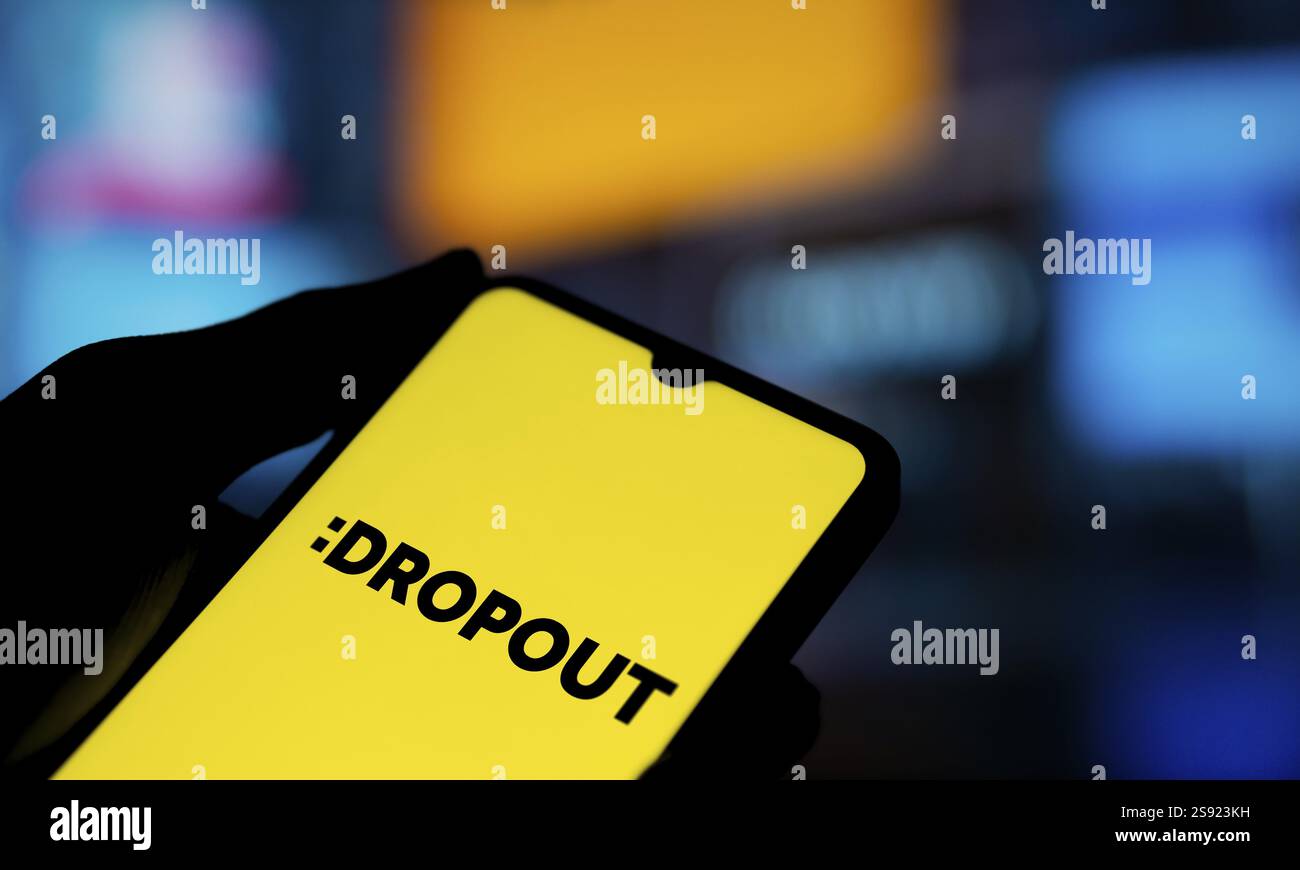 Dhaka, Bangladesh - 20 gennaio 2025: Il logo Dropout viene visualizzato sullo smartphone. Dropout è un servizio di streaming comico americano gestito dal produc Foto Stock