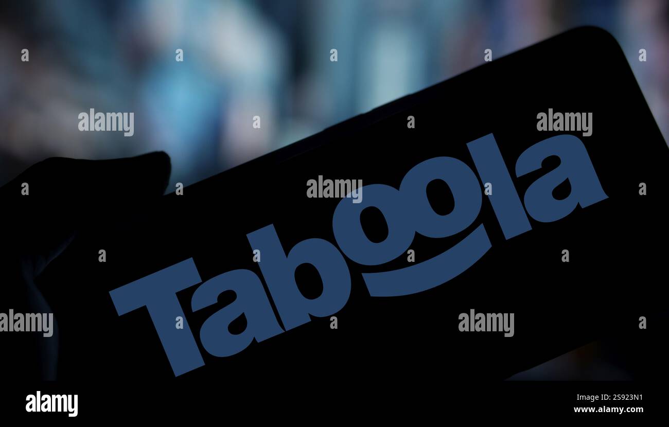 Dacca, Bangladesh - 19 gennaio 2025: Il logo taboola viene visualizzato sullo smartphone. Taboola Inc è una società di pubblicità e tecnologia quotata in borsa Foto Stock