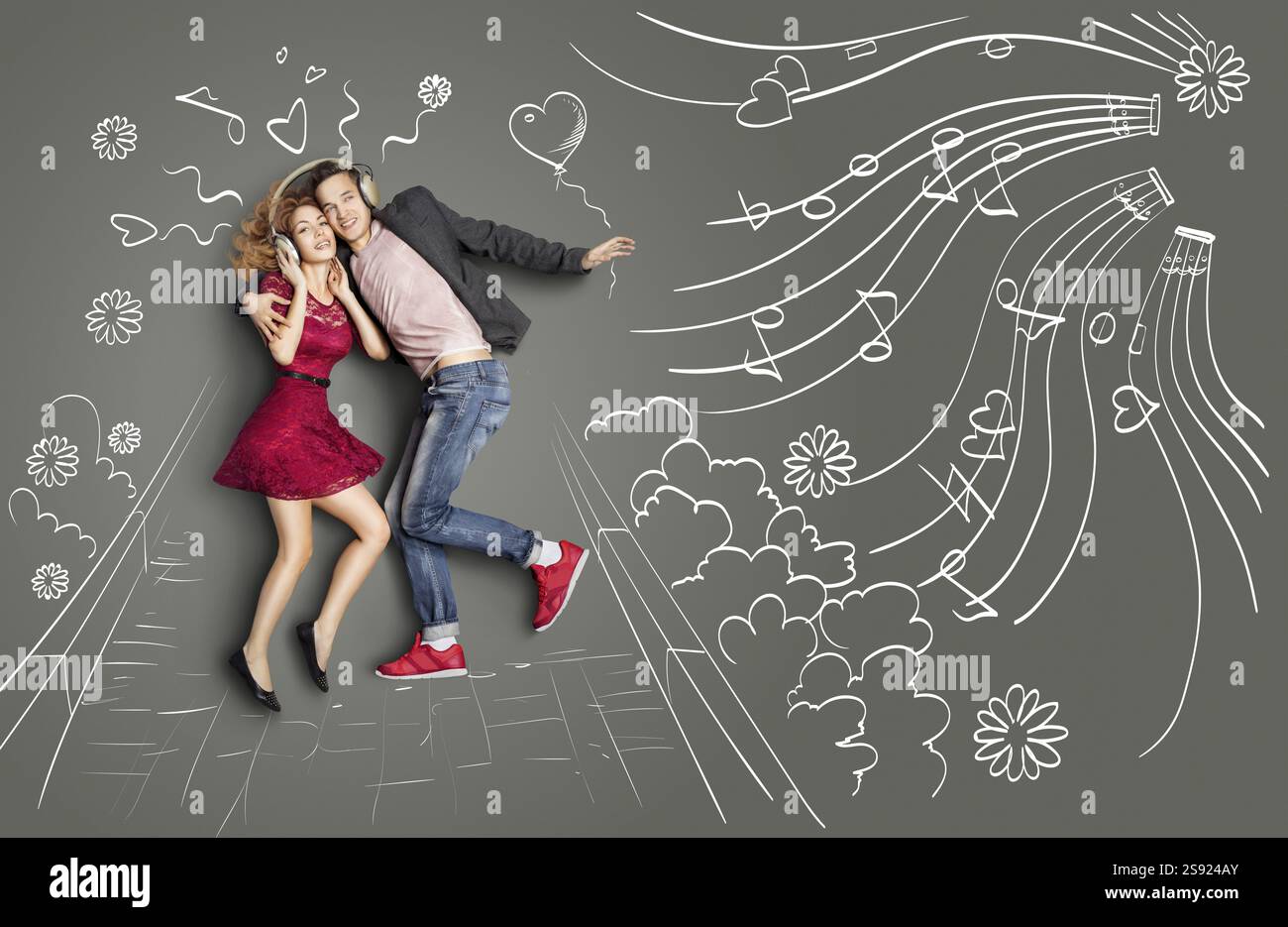 Happy valentines Love story concetto di una coppia romantica che cammina nel parco, condivide le cuffie e ascolta la musica con disegni di gesso bac Foto Stock