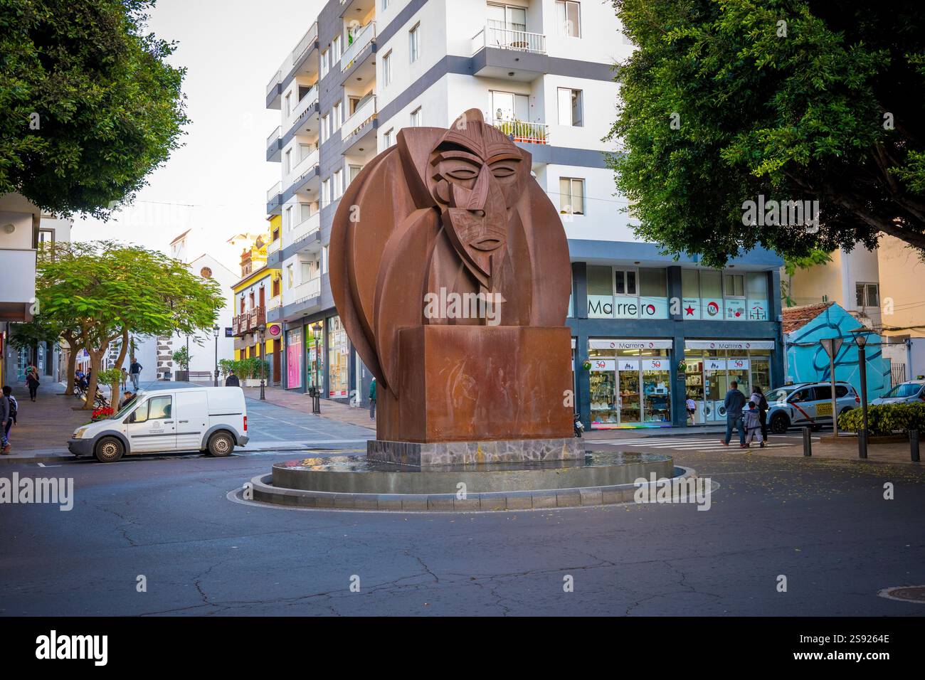 Los Llanos, la Palma, Isole Canarie di Spagna, 14 gennaio 2025: Veduta sul Monumento al Guanche a Los Llanos, tributo ai Guanches, gli indigeni Foto Stock