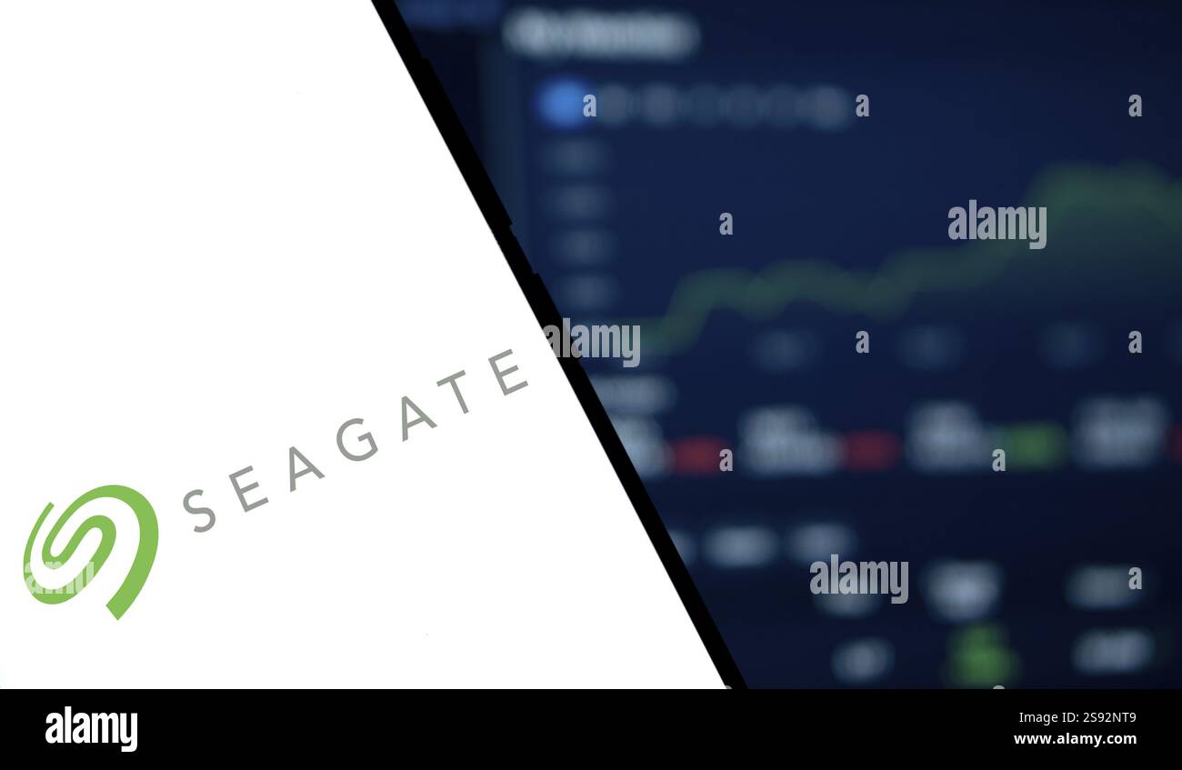 Dacca, Bangladesh - 19 gennaio 2025: Il logo seagate viene visualizzato sullo smartphone. Seagate è una società americana di archiviazione dati Foto Stock