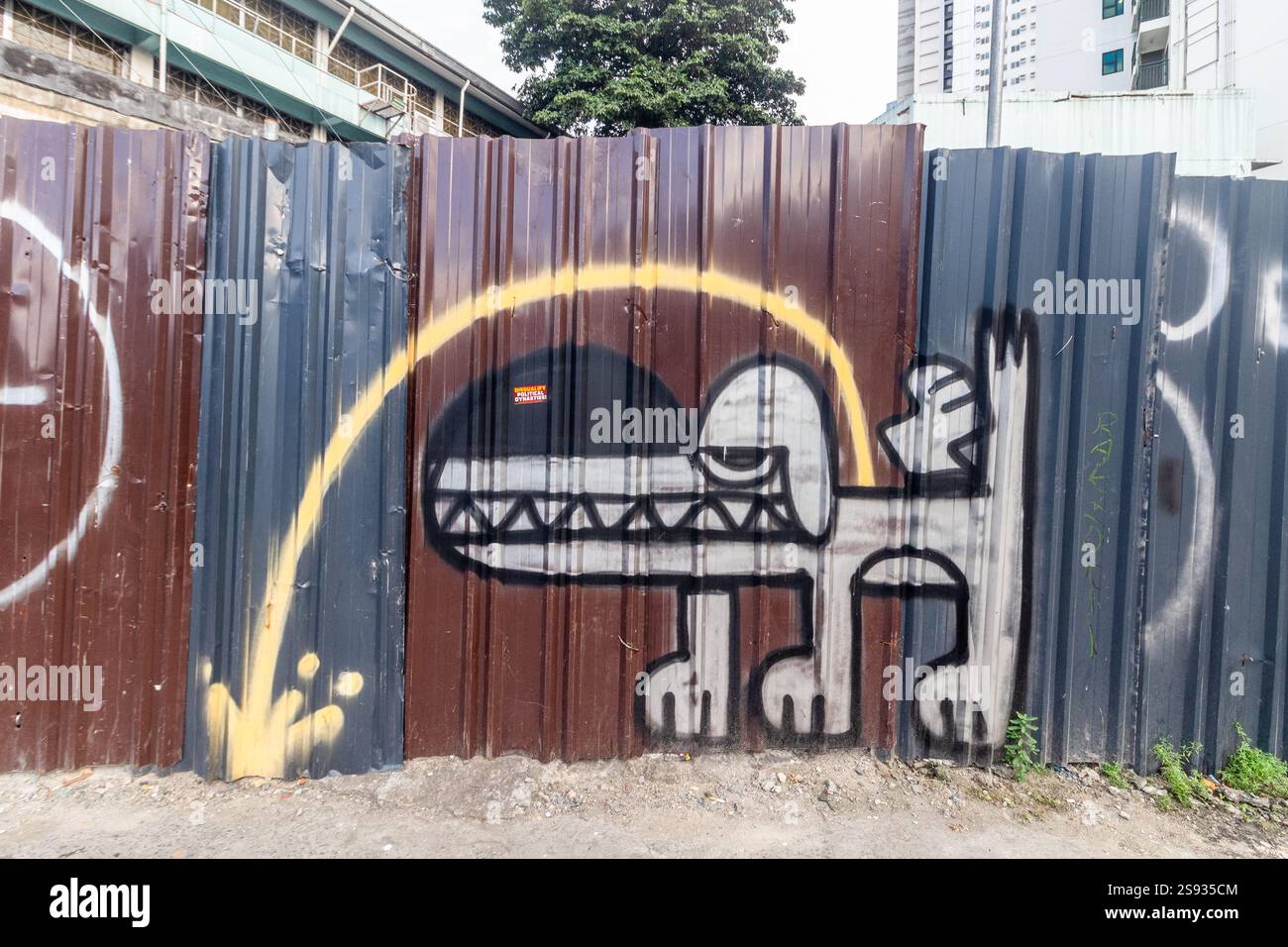 Murale in bianco e nero creato da un artista locale a Metro Manila, Filippine Foto Stock