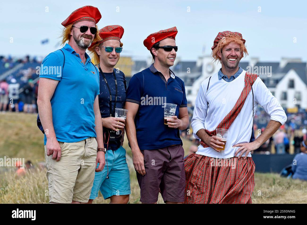 19 luglio 2018; Carnoustie, SCT; i tifosi guardano alla 15a buca durante il primo round del torneo Open Championship di golf a Carnoustie Golf Links. Foto Stock