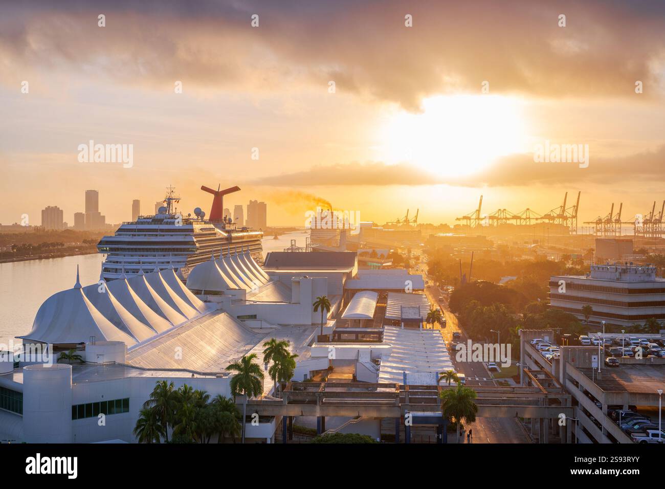 Skyline del porto di Miami, Florida, USA all'alba. Foto Stock