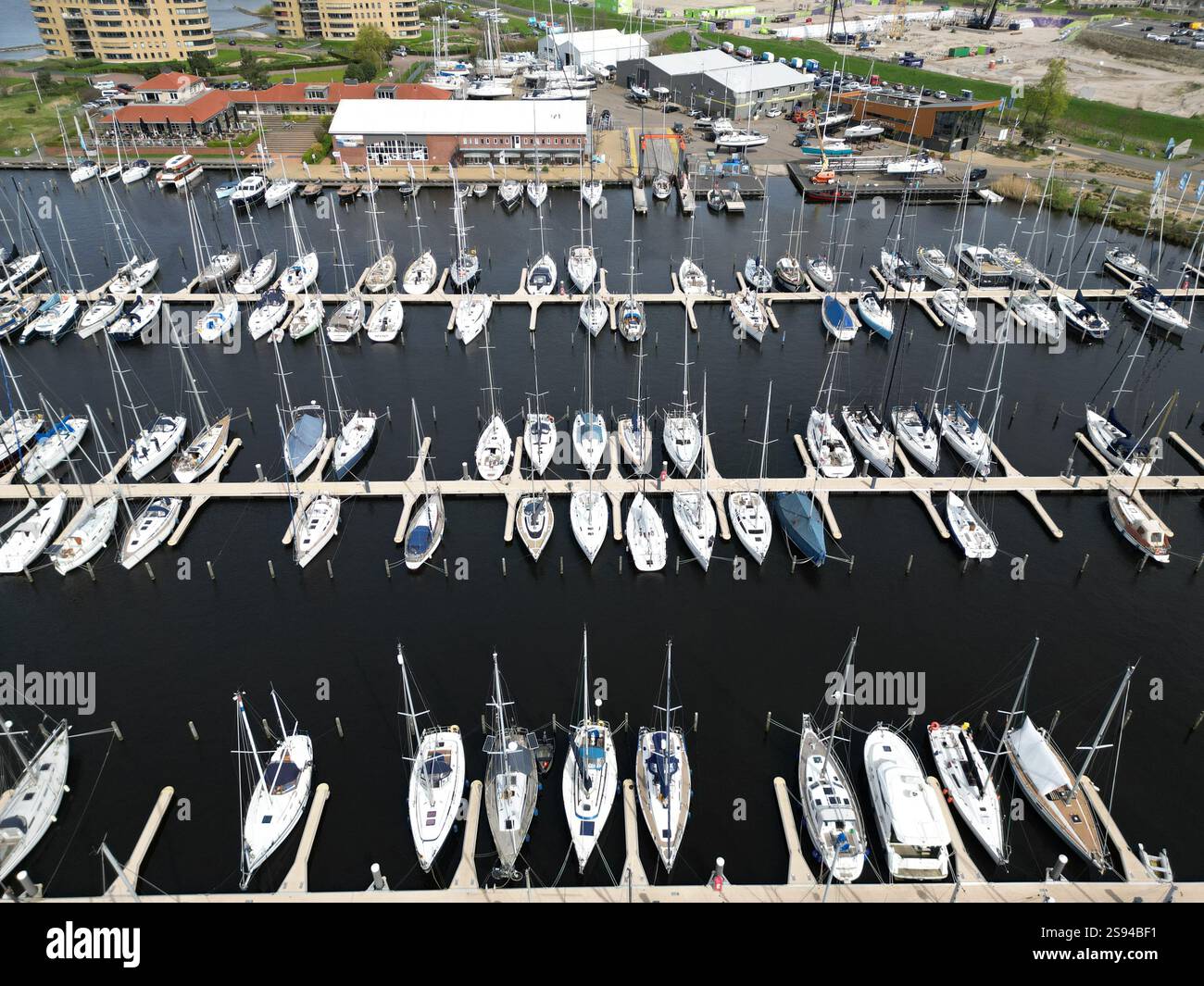Vista aerea di un porticciolo di Almere Poort, Paesi Bassi Foto Stock