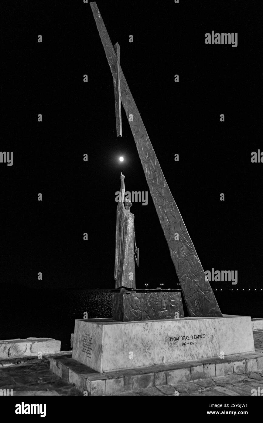 Statua di Pitagora, Pitagoro, isola di Samo nel Mar Egeo, Grecia Foto Stock