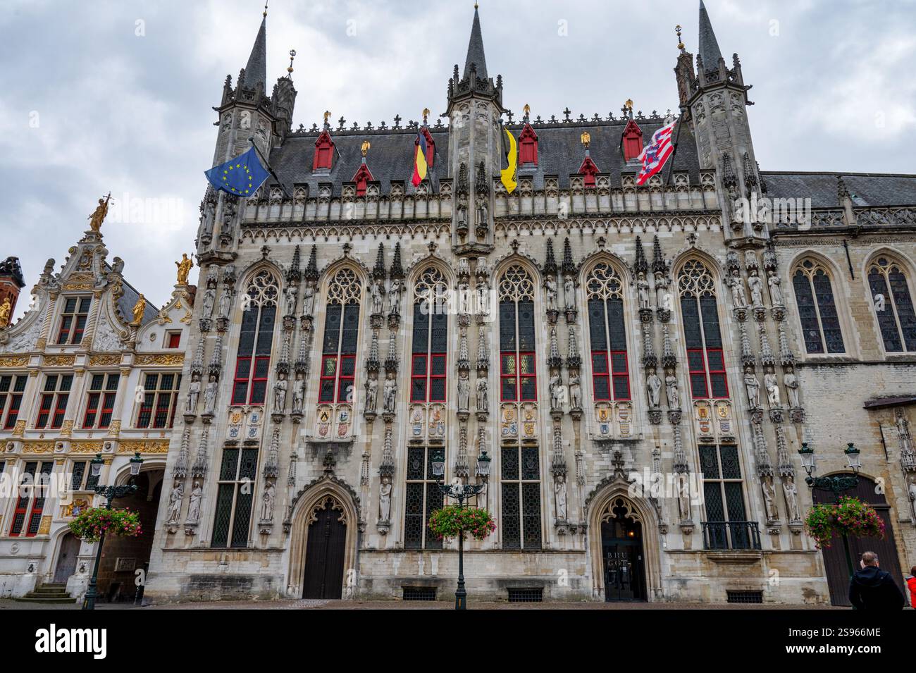 Bruges, Belgio - 27 settembre 2024: La facciata del municipio di Bruges. Foto Stock