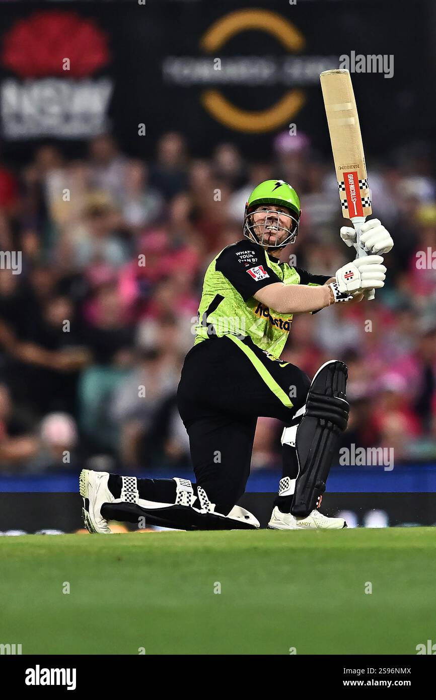 David Warner dei Sydney Thunder visto in azione durante il Big Bash League il match Challenger tra Sydney Sixers e Sydney Thunder al Sydney Cricket Ground. Punteggio finale Sydney Sixers 151/7 (20 over), Sydney Thunder 157/6 (18,5 over). (Foto di Ayush Kumar / SOPA Images/Sipa USA) Foto Stock
