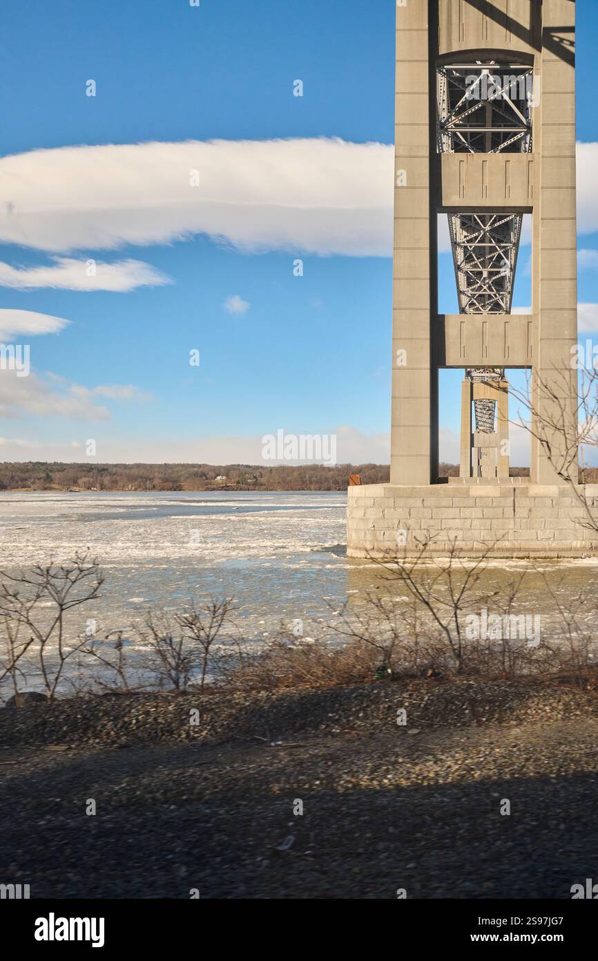 Ponte Kingston-Rhinecliff durante l'inverno Foto Stock