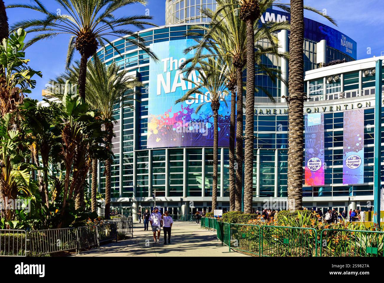 Anaheim, California, 24 gennaio 2025 - la "Industry Insights" del NAMM Show 2025 prende il palco centrale al più grande raduno globale del mondo dell'industria musicale. Credito immagine: Ken Howard Images / Alamy Live News. Foto Stock