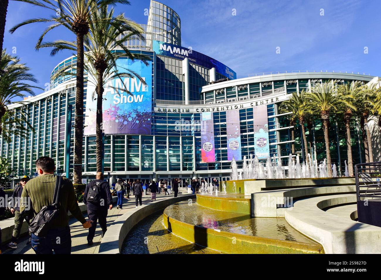 Anaheim, California, 24 gennaio 2025 - la "Industry Insights" del NAMM Show 2025 prende il palco centrale al più grande raduno globale del mondo dell'industria musicale. Credito immagine: Ken Howard Images / Alamy Live News. Foto Stock
